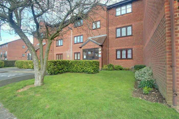 1 Bedroom Apartment To Rent In Old Mill Gardens, Berkhamsted, HP4