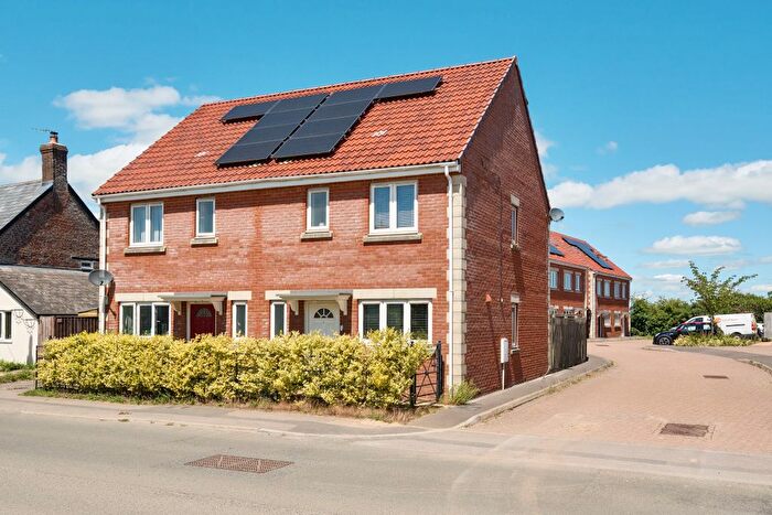 3 Bedroom Semi-Detached House For Sale In Chippenham Road, Lyneham, SN15