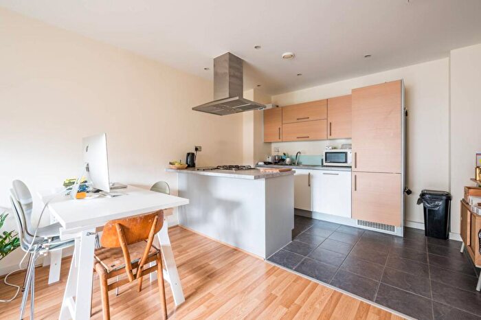 2 Bedroom Flat For Sale In Park View Court, Bow, London, E3