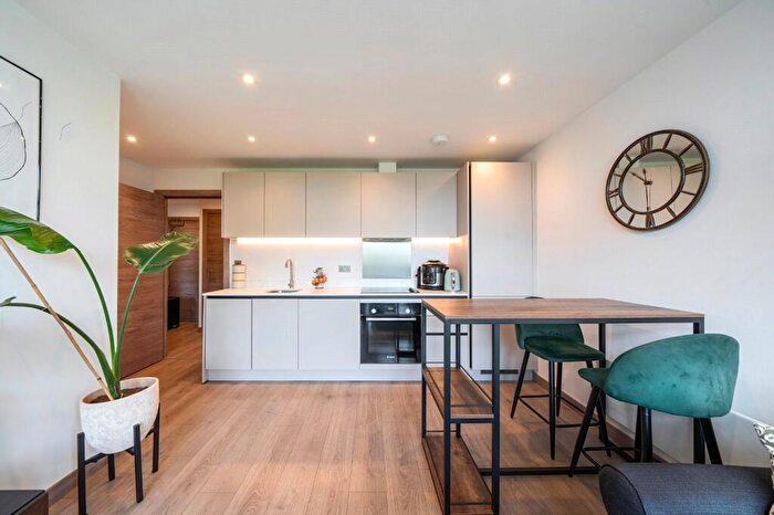 1 Bedroom Apartment For Sale In Pyrford Road, West Byfleet, Surrey, KT14