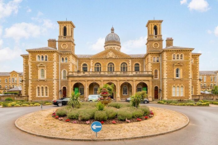 2 Bedroom Flat For Sale In Royal Drive, New Southgate, N11