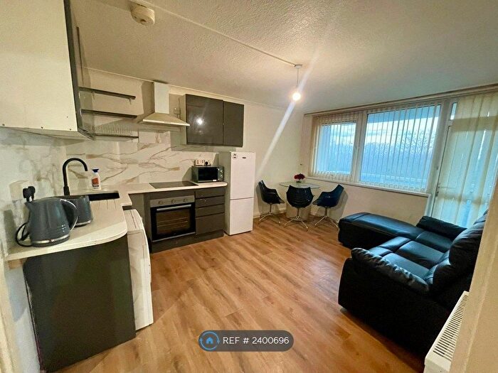 3 Bedroom Flat To Rent In Kendal Tower, Birmingham, B17