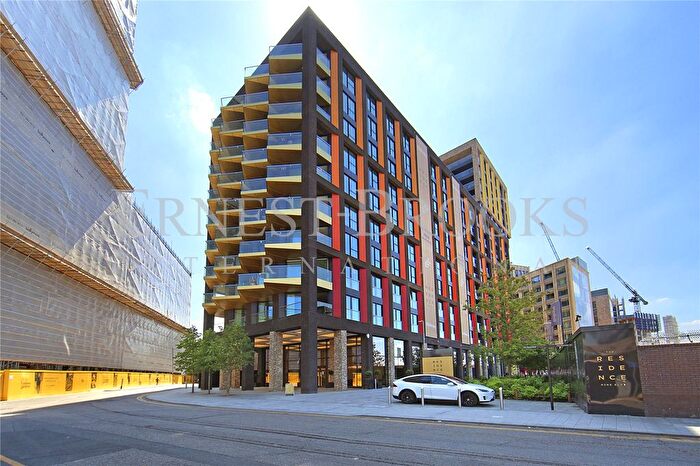 2 Bedroom Flat To Rent In Haines House, Charles Clowes Walk, London, SW11