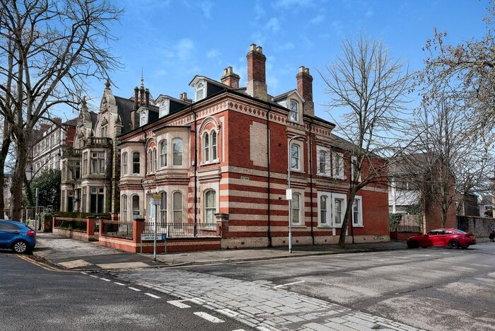 2 Bedroom Flat To Rent In The Parade, Roath, CF24