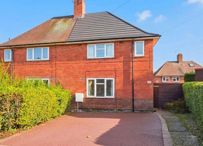 3 Bedroom Semi Detached House For Sale In Hagley Close, Nottingham, NG3