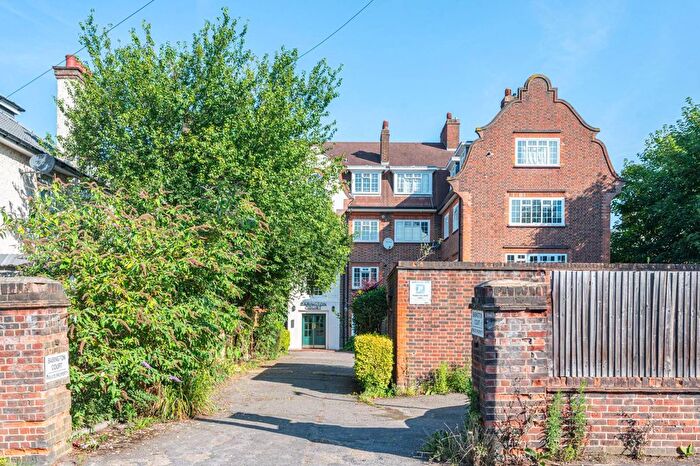 2 Bedroom Flat To Rent In Babington Road, Streatham, London, SW16