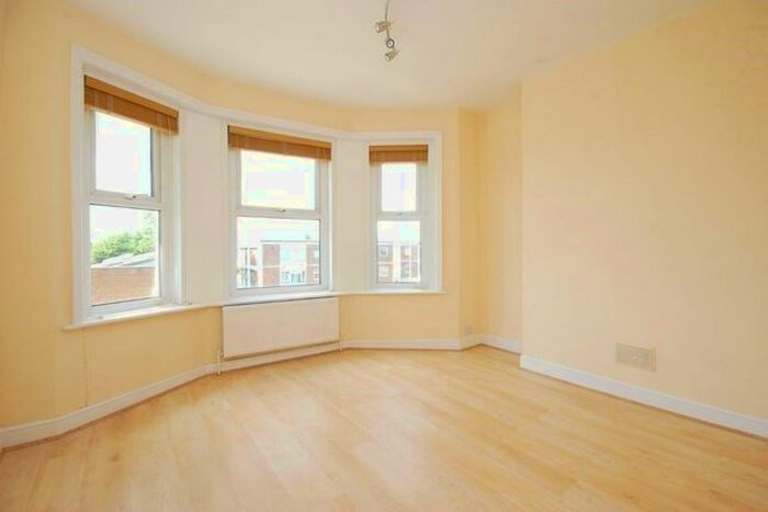 2 Bedroom Flat To Rent In High Road, North Finchley, N12