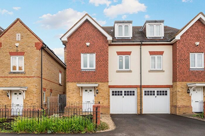 4 Bedroom Semi-Detached House For Sale In Rydens Road, Walton-On-Thames, KT12