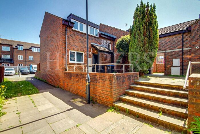 2 Bedroom House To Rent In Mandela Close, London, NW10