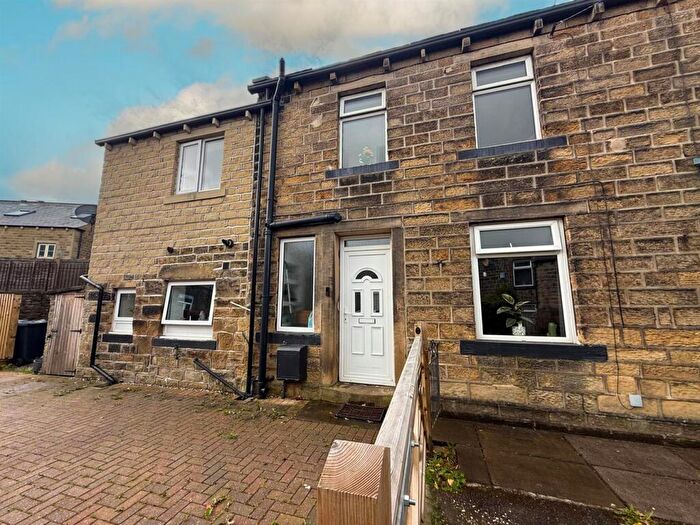 2 Bedroom End Of Terrace House For Sale In Station View, Steeton, BD20