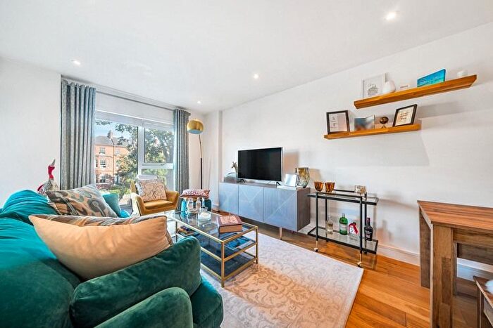 1 Bedroom Flat For Sale In Bradley Road, Clapham, London, SW4