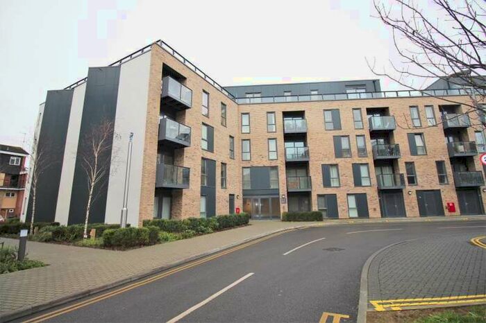 2 Bedroom Apartment To Rent In Addlestone, KT15