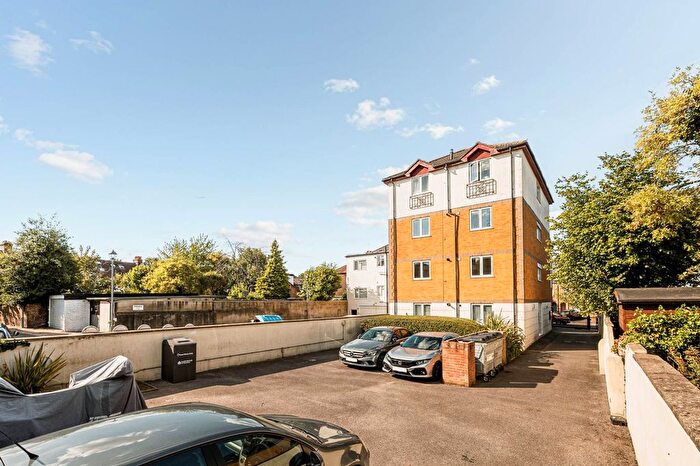 1 Bedroom Flat To Rent In Church Court, St Johns Road, Isleworth, TW7