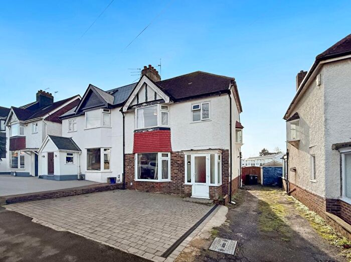 3 Bedroom Semi-Detached House For Sale In Maple Gardens | Hove, BN3