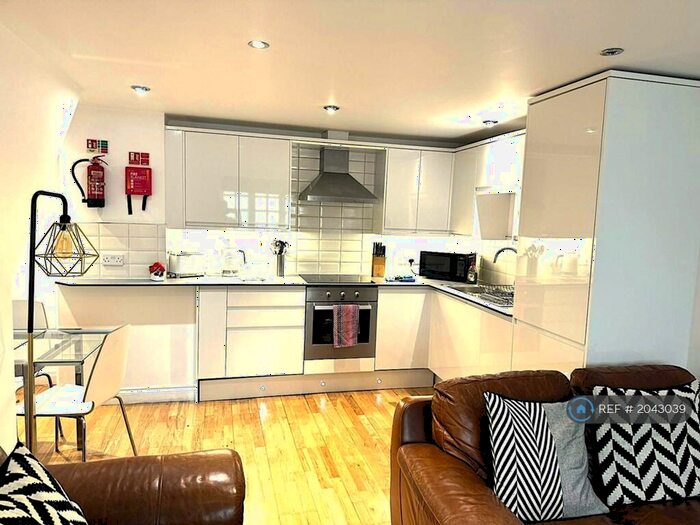 2 Bedroom Flat To Rent In West Street, Exeter, EX1