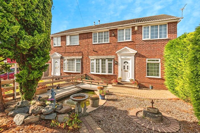 4 Bedroom Semi-Detached House For Sale In The Knowl, Mirfield, WF14