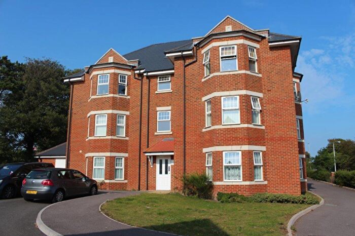 2 Bedroom Flat To Rent In Whiteley Close, Seaford, East Sussex, BN25
