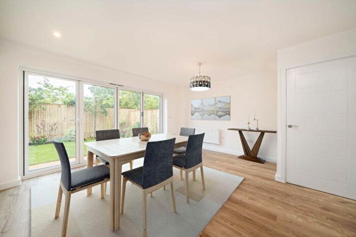 4 Bedroom House For Sale In Walton Court Gardens, Walton Upon Thames, KT12