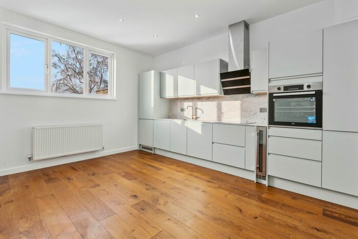 2 Bedroom Flat To Rent In Fulham Palace Road, Bishops Park, SW6