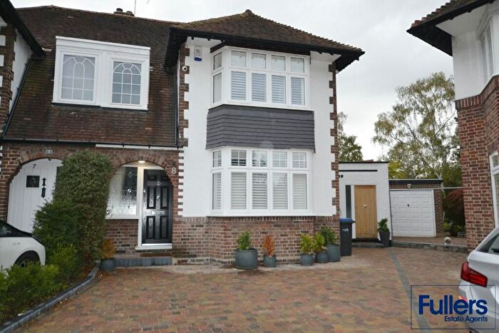 3 Bedroom Semi-Detached House To Rent In Yew Tree Close, London, N21