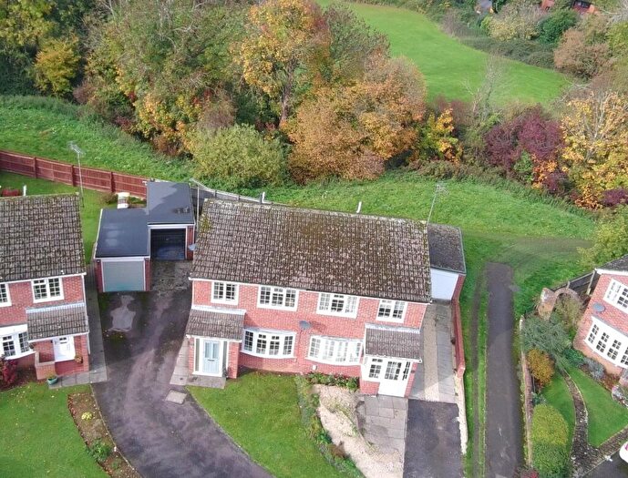 3 Bedroom Semi-Detached House For Sale In Dove Close, Buckingham, MK18