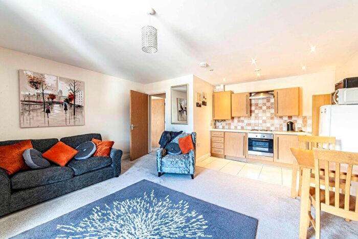 2 Bedroom Flat To Rent In Stamford Heights, Mossley, OL5