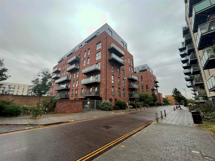 3 Bedroom Flat To Rent In Canterbury House, Honour Gardens, Dagenham, RM8