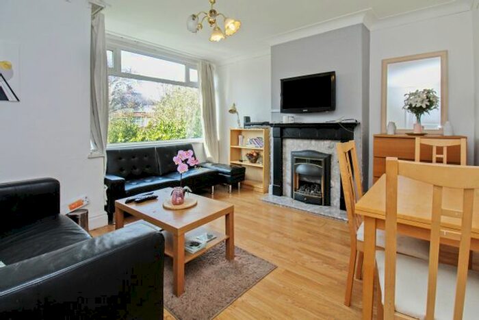 4 Bedroom Semi-Detached House To Rent In Newport View, Headingley, Leeds, LS6