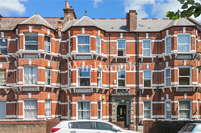 4 Bedroom Apartment For Sale In Vicarage Mansions, Abbotsford Avenue, London, N15