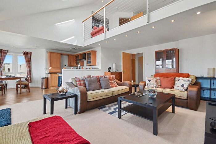 3 Bedroom Maisonette For Sale In Greenock Road, Inverclyde, Wemyss Bay, PA18