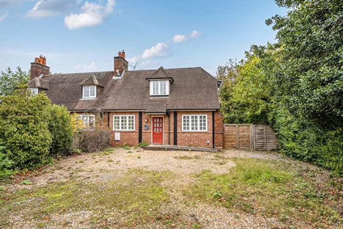 2 Bedroom Semi Detached House For Sale In Northcourt Avenue, Reading, Berkshire, RG2