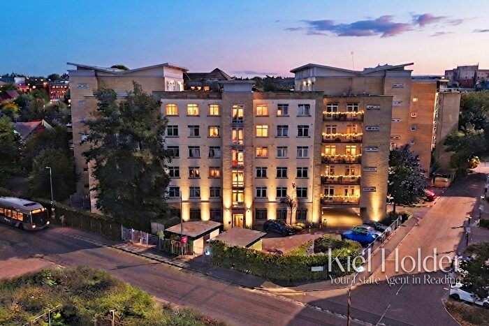 2 Bedroom Flat For Sale In The Meridian, Kenavon Drive, Central Reading, RG1