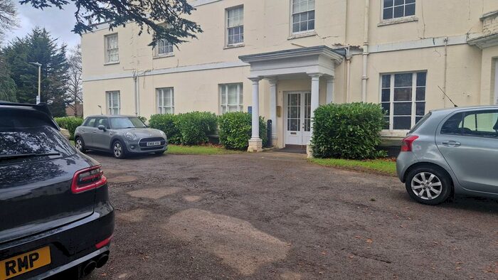 2 Bedroom Flat To Rent In Thurlby Close, Woodford Green, IG8