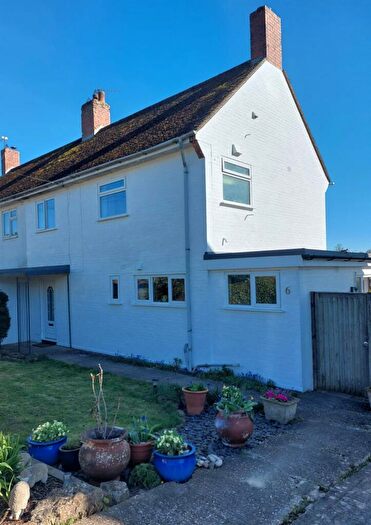 3 Bedroom Semi-Detached House For Sale In Buckingham Street, Tingewick, Buckingham, MK18