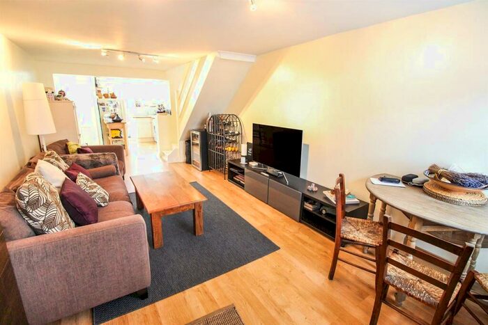 2 Bedroom Cottage To Rent In Hurst Lane, East Molesey, KT8