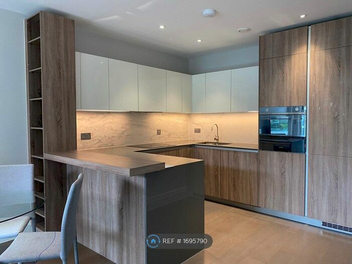 2 Bedroom Flat To Rent In Hamond Court, Kingston Upon Thames, KT2