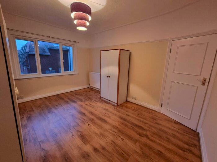 2 Bedroom Flat To Rent In Bridge Lane, Golders Green, NW11