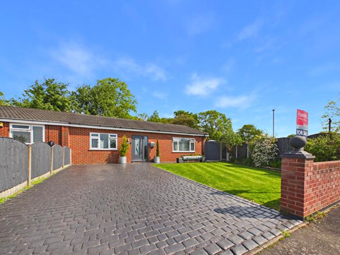 2 Bedroom Semi-Detached Bungalow For Sale In Edale Drive, Spondon, DE21