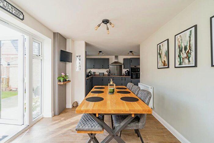 4 Bedroom Detached House For Sale In Metcalf Road, Norwich, NR13