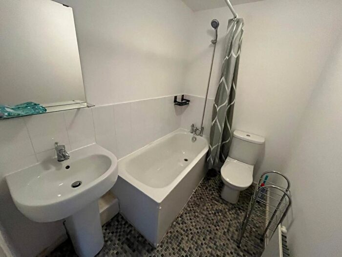 2 Bedroom Flat To Rent In Duke Street, Salford, M7
