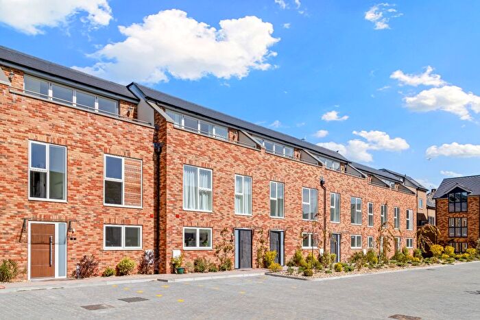 3 Bedroom Town House For Sale In Cherry Tree Row, The Droveway, Hove, BN3