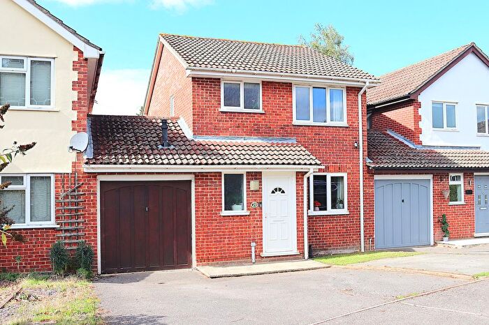 3 Bedroom Detached House For Sale In Chamomile Gardens, Farnborough, GU14