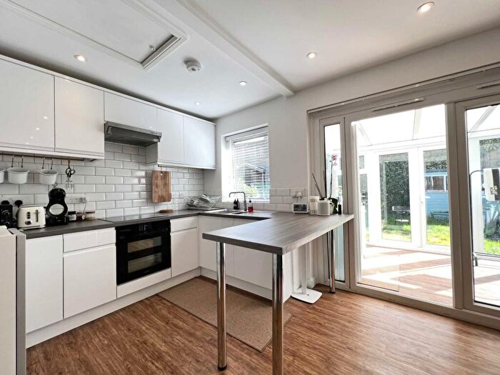 2 Bedroom Bungalow For Sale In Fairfield Road, Brentwood, CM14