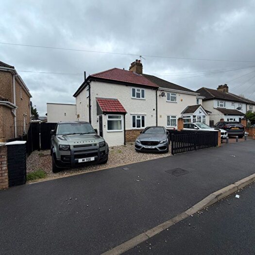 4 Bedroom Semi-Detached House For Sale In St Martins Road, UB7