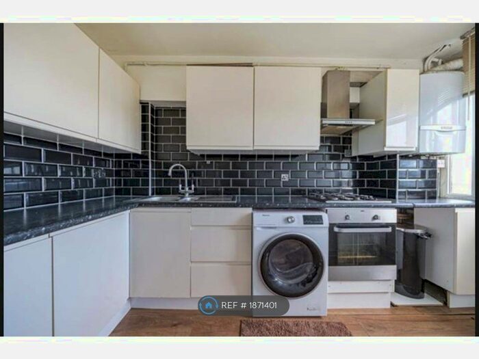 2 Bedroom Maisonette To Rent In Barringer Sq, Tooting, SW17