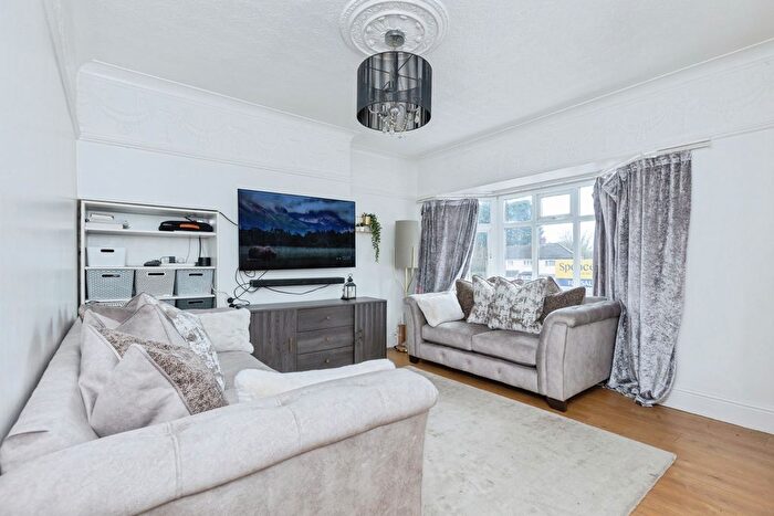 3 Bedroom Semi-detached House For Sale In Astill Drive, Leicester, Leicestershire, LE4