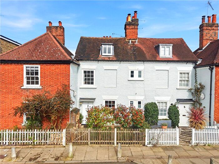 2 Bedroom Terraced House For Sale In Crooked Billet, Wimbledon Common, SW19