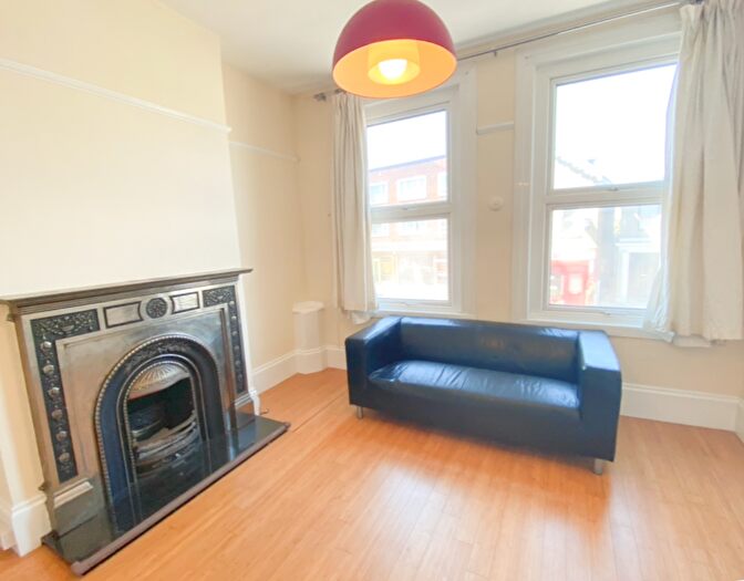 3 Bedroom Apartment For Sale In Portland Mansions, London, SE25