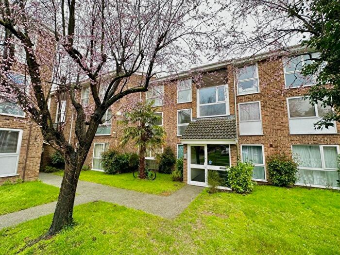 2 Bedroom Flat To Rent In The Mall, Princes Court The Mall, LU5