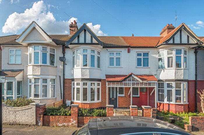 3 Bedroom Detached House For Sale In Carnarvon Road, London, E10